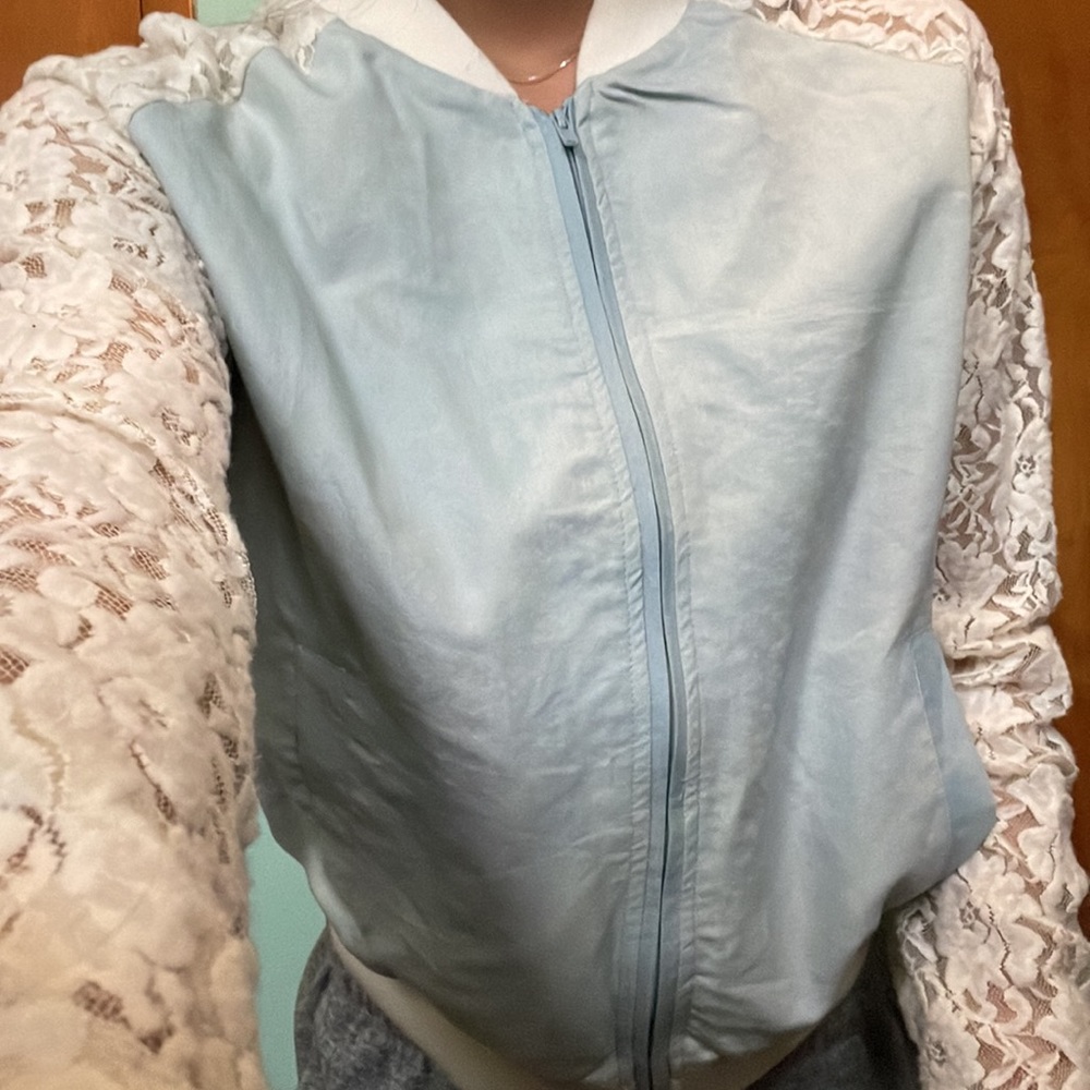 Laced jacket - Picture 3 of 3